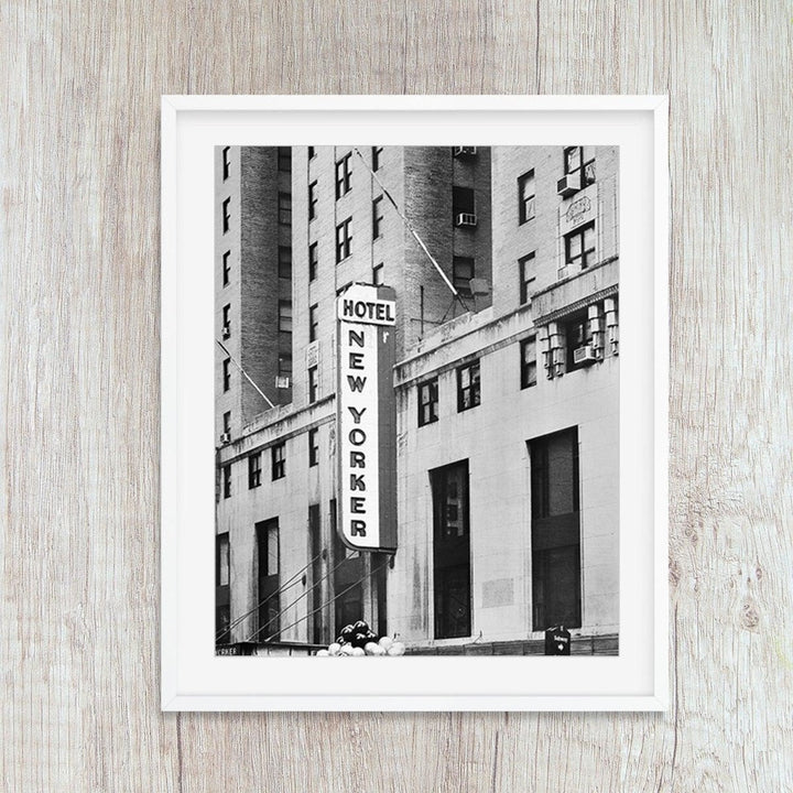 New Yorker NYC Manhattan Landmark - Catch A Star Fine Art
